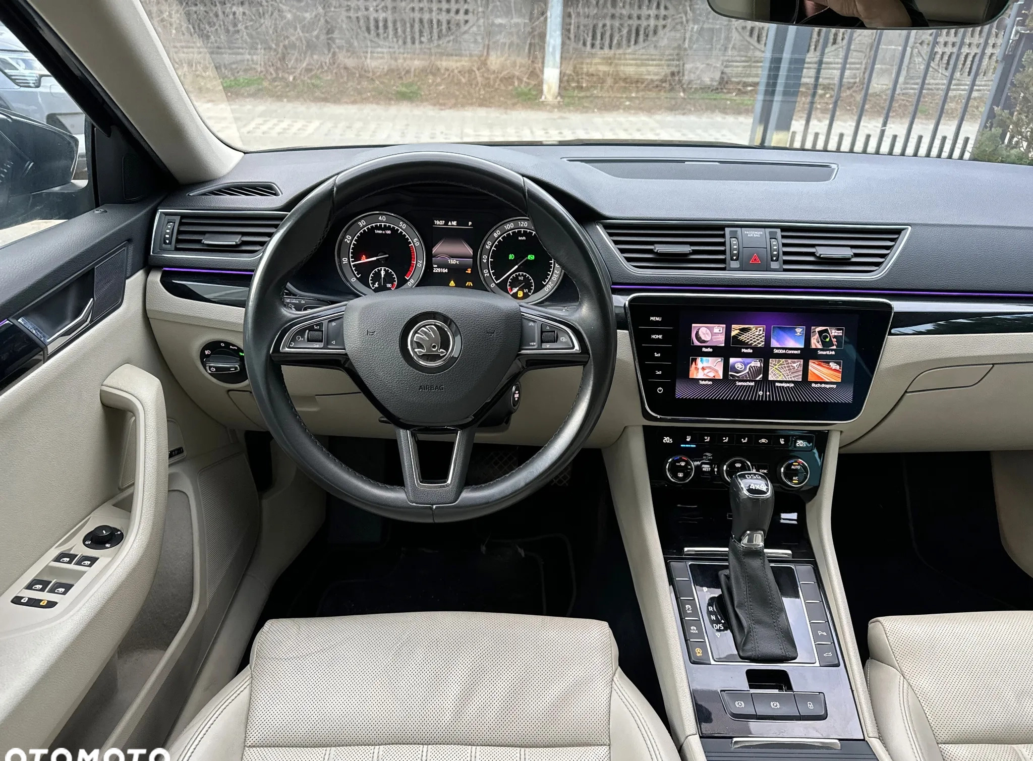 Skoda Superb cena 79900 przebieg: 229000, rok produkcji 2019 z Gdynia małe 67